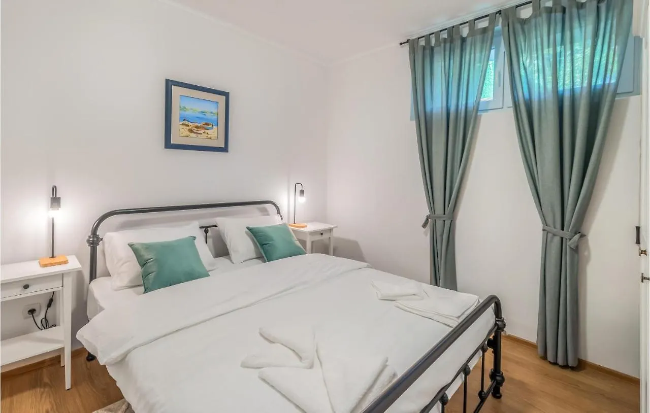 3 Bedroom Amazing Home In Kraljevica 0*,